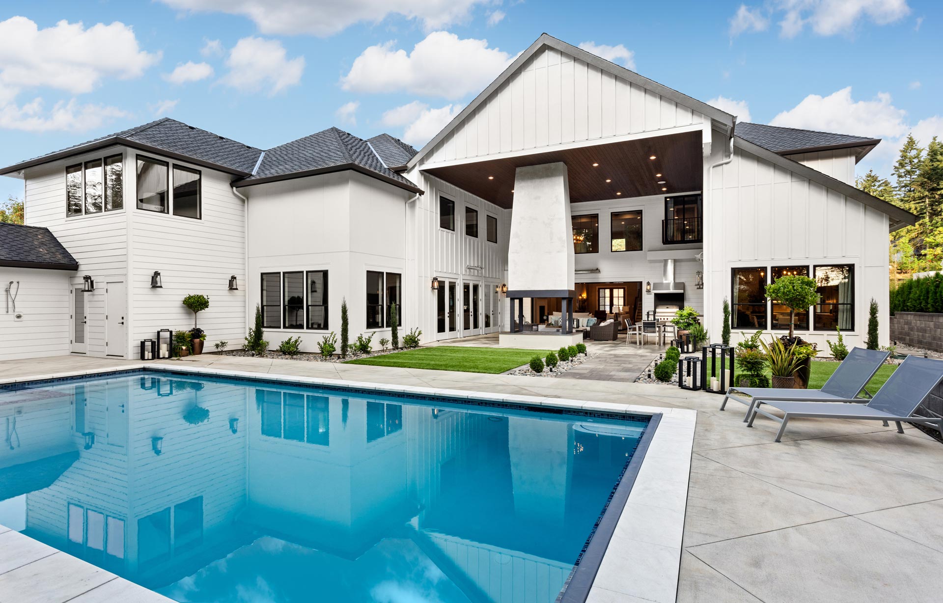 Custom vinyl inground swimming pool by Barr Pools in a Northern Utah backyard with mountain views